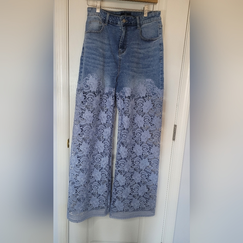 Women's Blue Jeans With Lace Detail. Sz L. NWOT - Picture 2 of 5